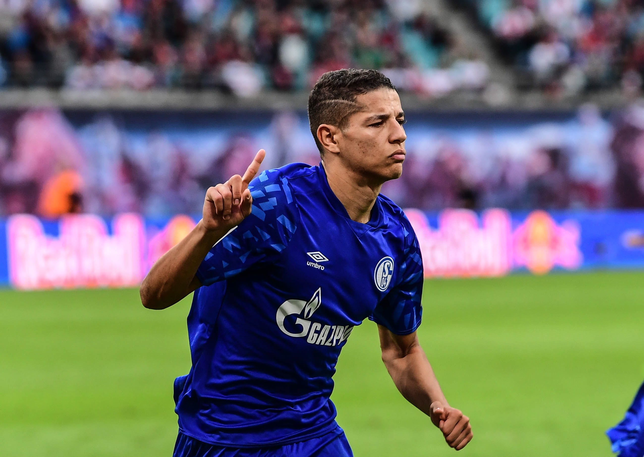 雷火电竞-沙尔克客场告捷，德甲混战形势愈加激烈的简单介绍