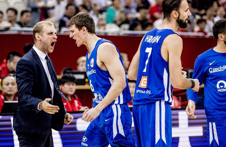 雷火电竞入驻-强者争锋：两支顶级球队将在球场上进行角逐