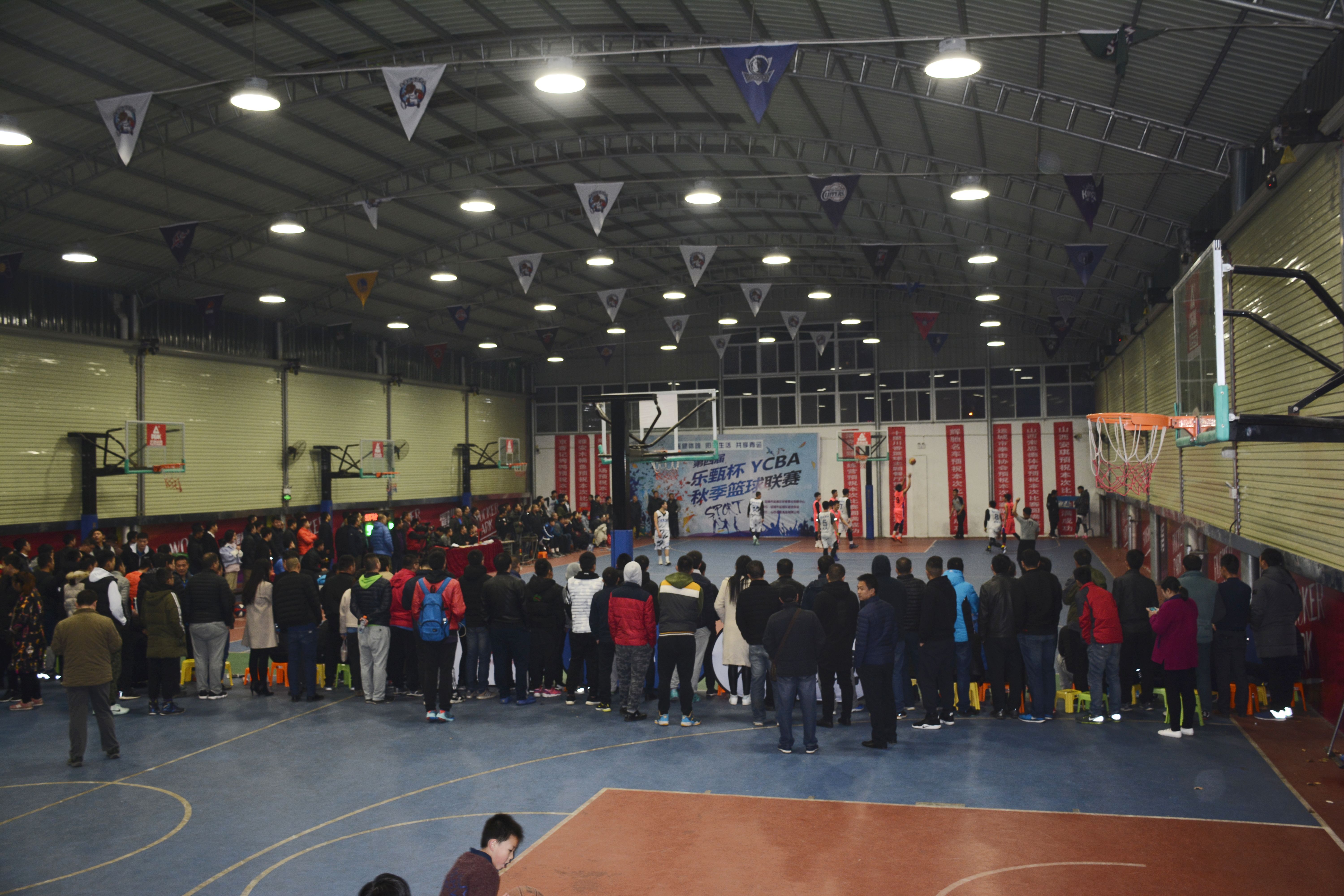 关于篮球比赛气氛热烈，赛况惊心动魄的信息