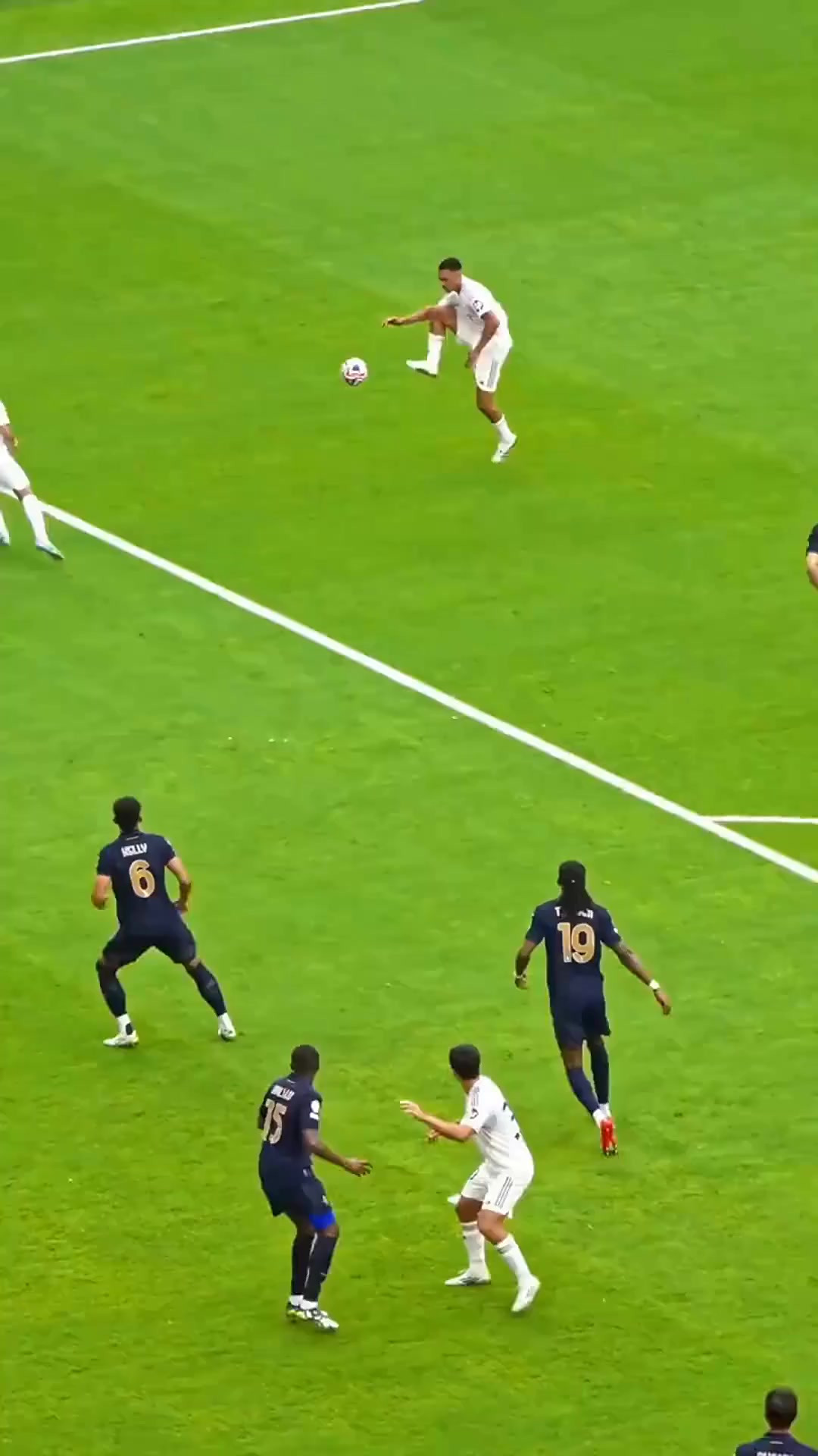 关于国际对决,球场上掀起激烈战火的信息 关于国际对决,球场上掀起激烈战火的信息