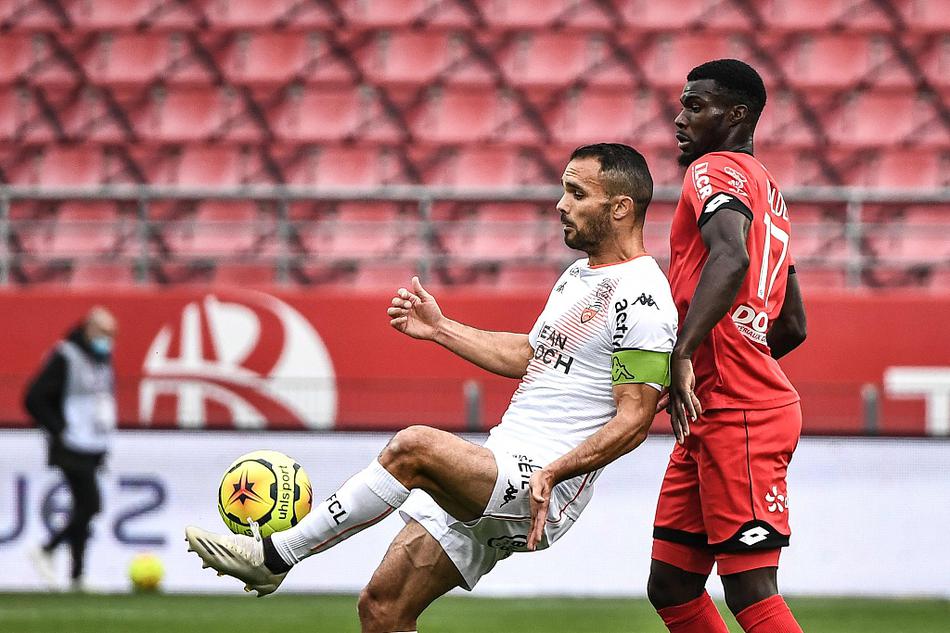 雷火电竞网站-尼姆主场击败第戎，止住颓势的简单介绍