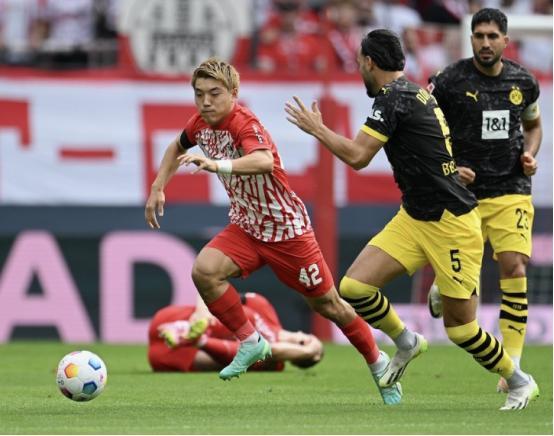 雷火电竞app-弗赖堡主场告负，遭遇联赛两连败的简单介绍