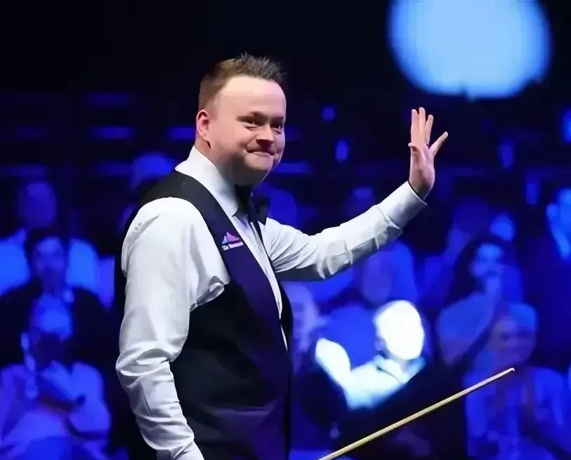 雷火电竞官网-英国选手逆袭成功，赢得头名