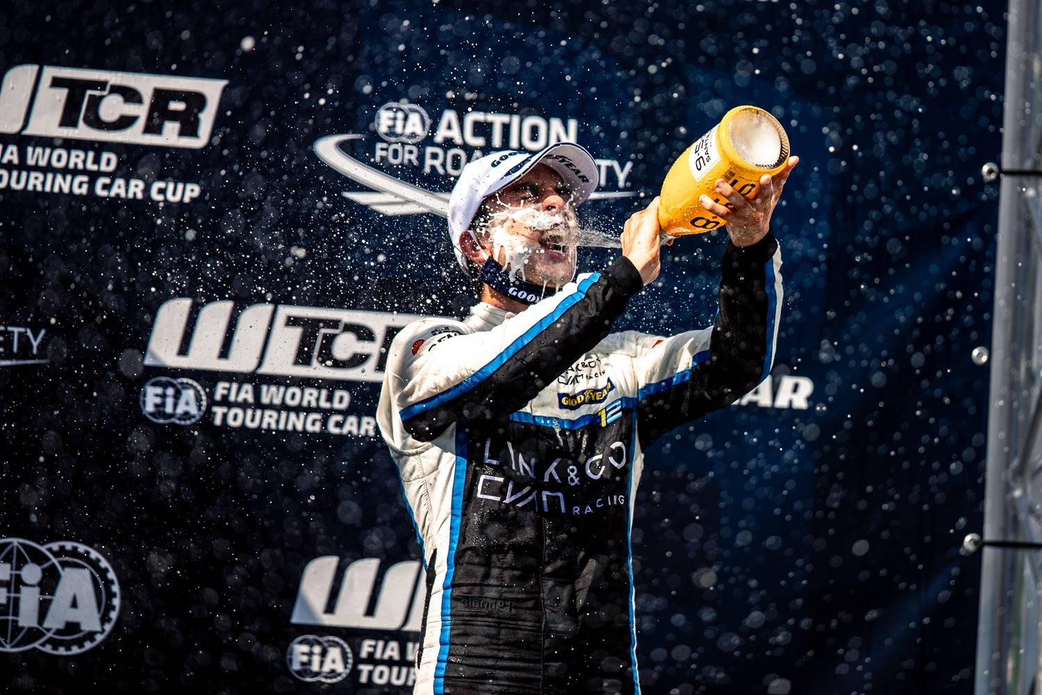 球员突破个人纪录,独揽胜利 球员突破个人纪录,独揽胜利