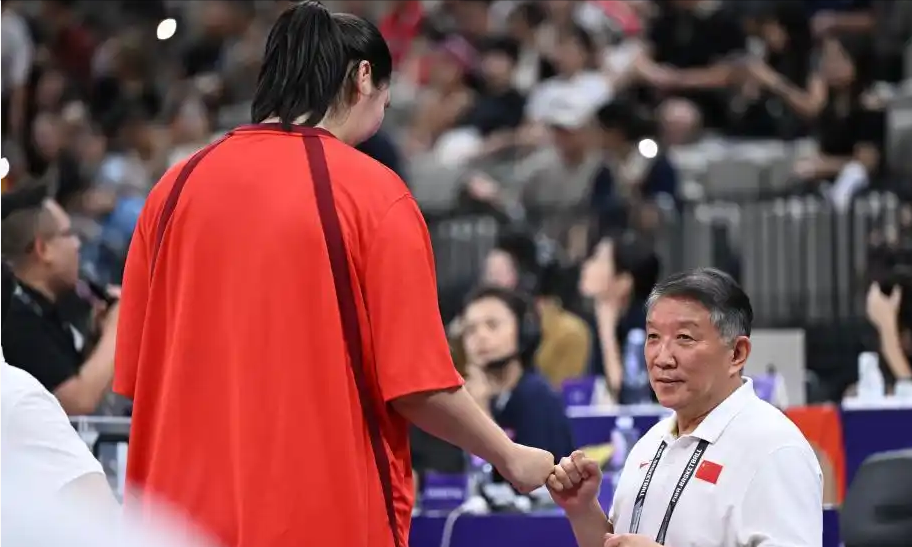 中国队完胜日本队，郑思维扛起全队