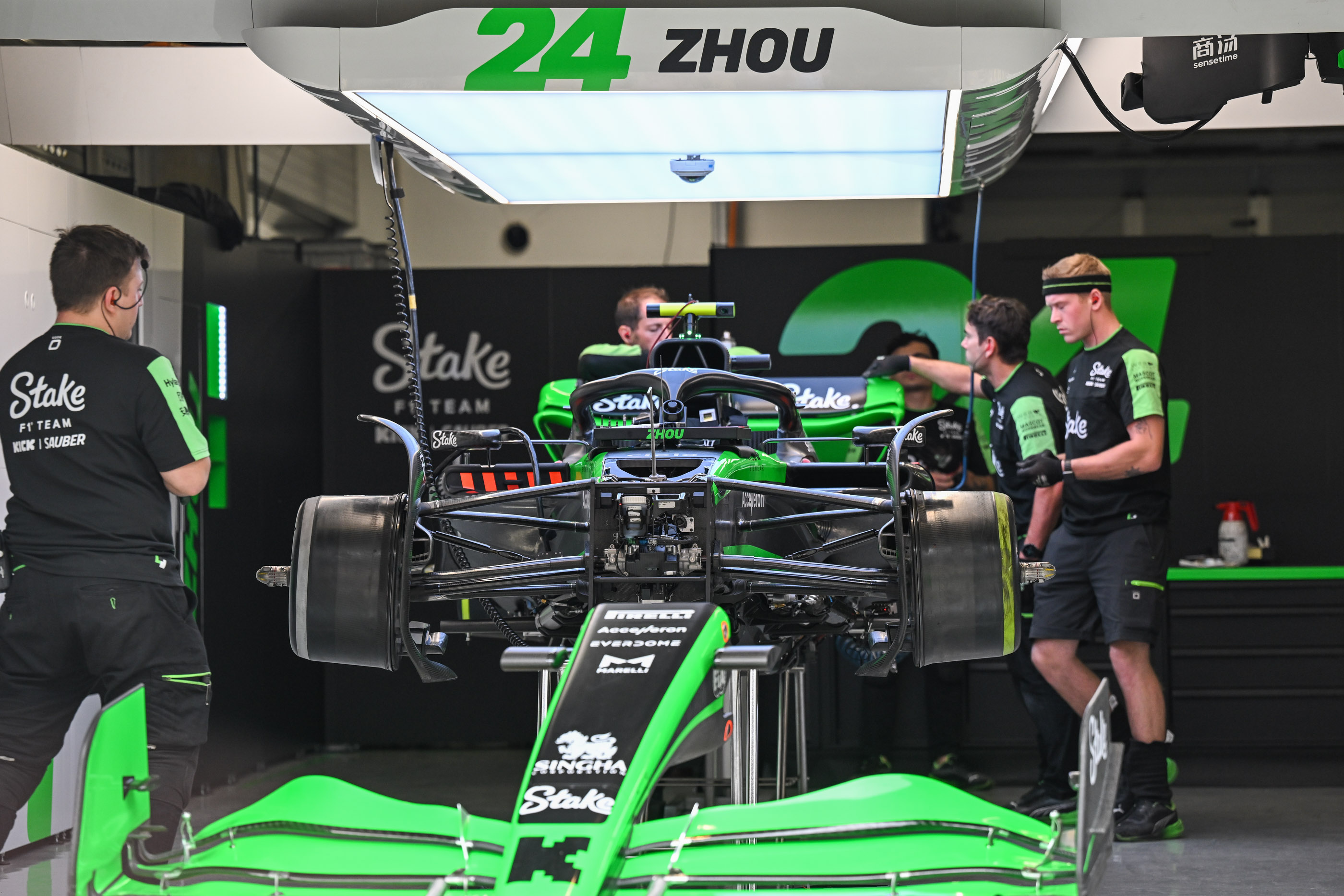 哈斯车队横扫红牛二队,周冠宇关键制胜 哈斯车队横扫红牛二队,周冠宇关键制胜