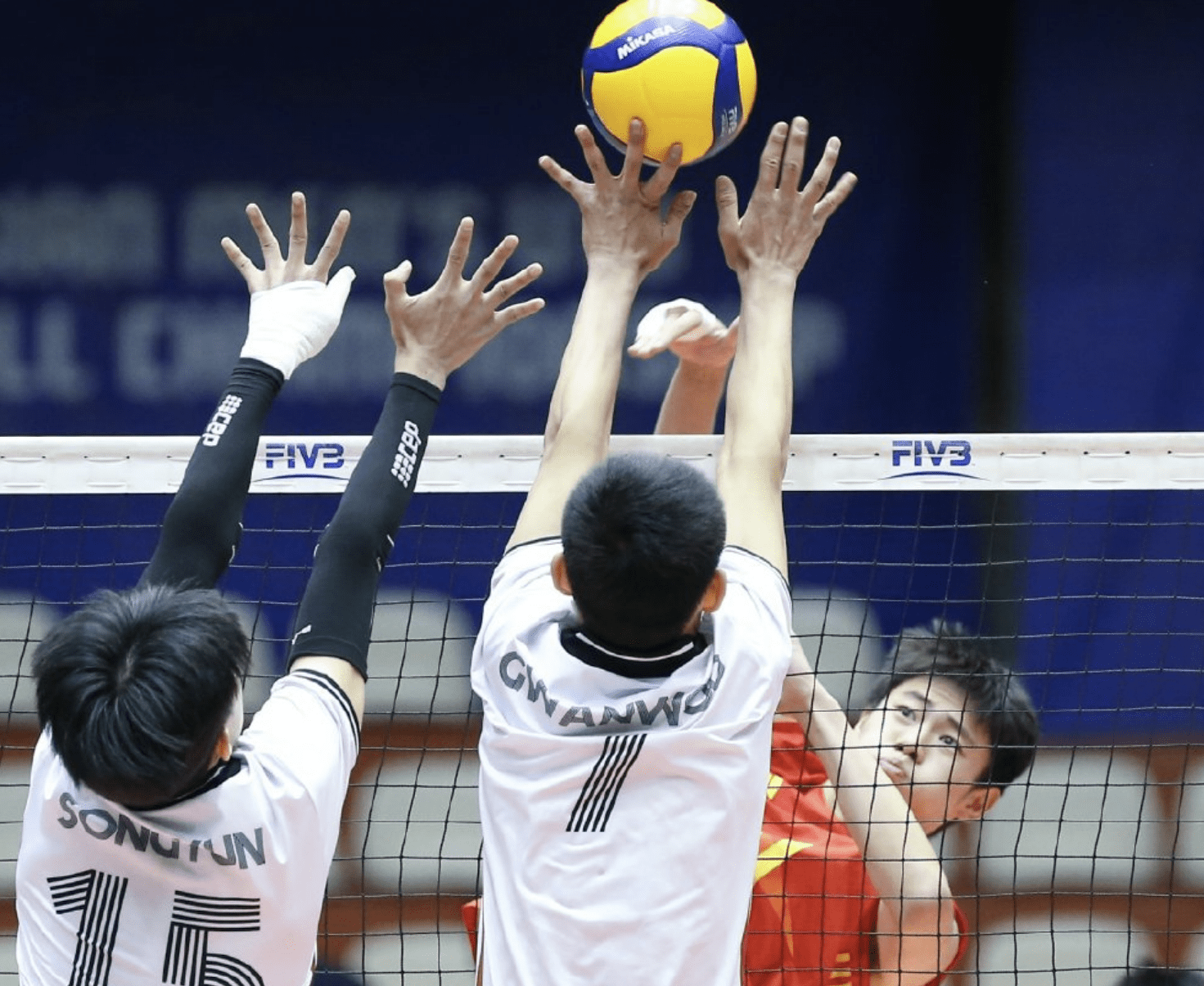 韩国队绝杀德国队，黄鸭组合扛起全队