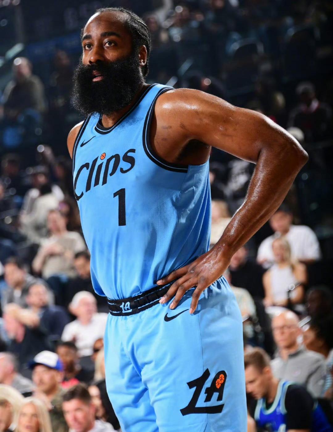 雷火电竞网址-独行侠完胜勇士，哈登扛起全队