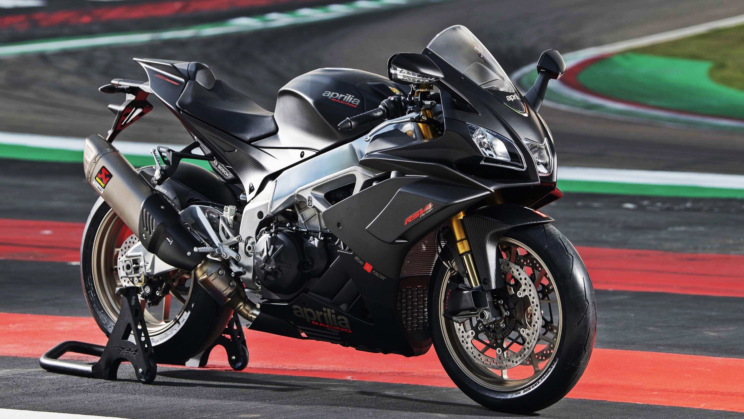 双重压力场，姆巴佩的绿茵爆发与瑞士对日本的战略封锁