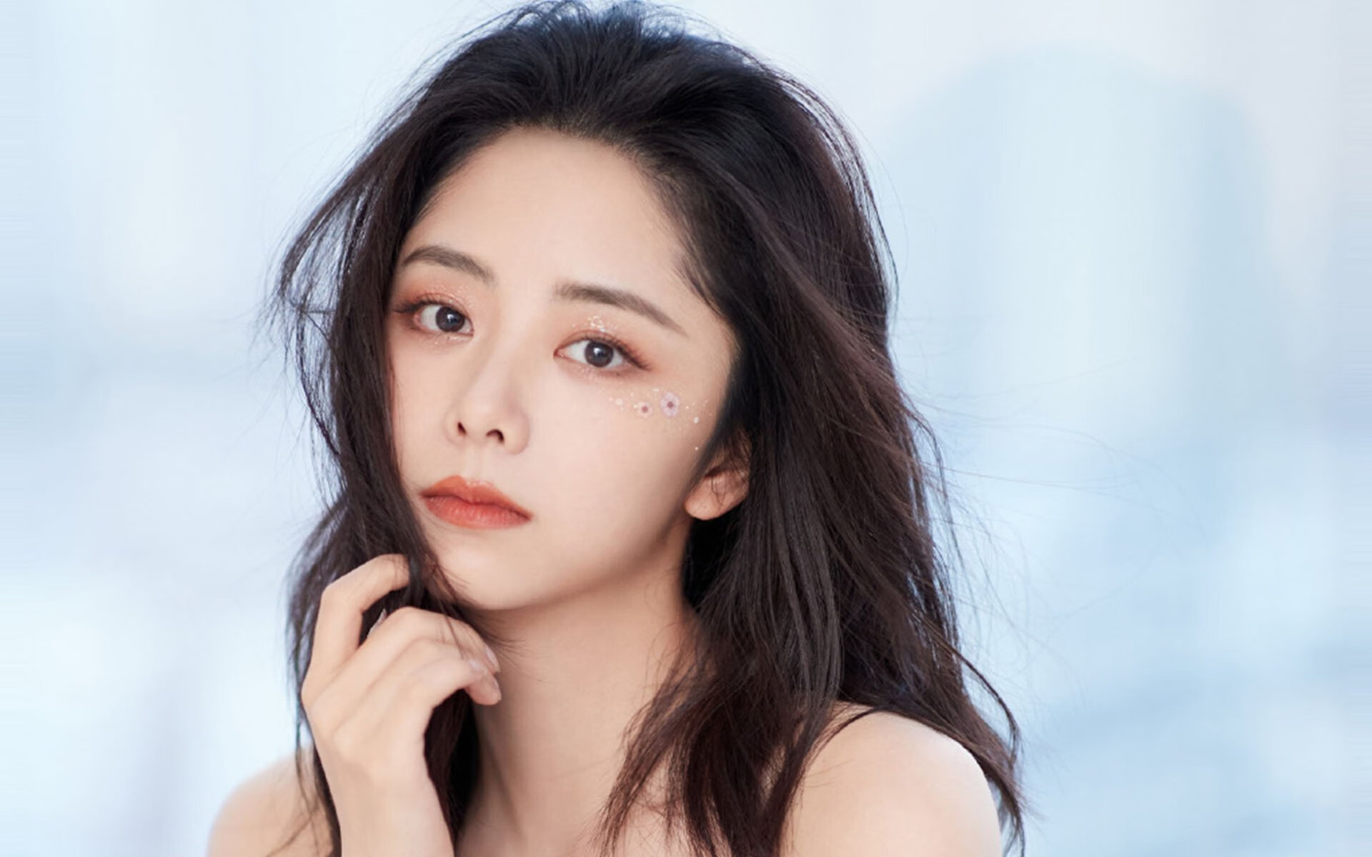 足球双星闪耀,劳塔罗爆发引领潮流,突尼斯巅峰对决胜出英格兰创奇迹