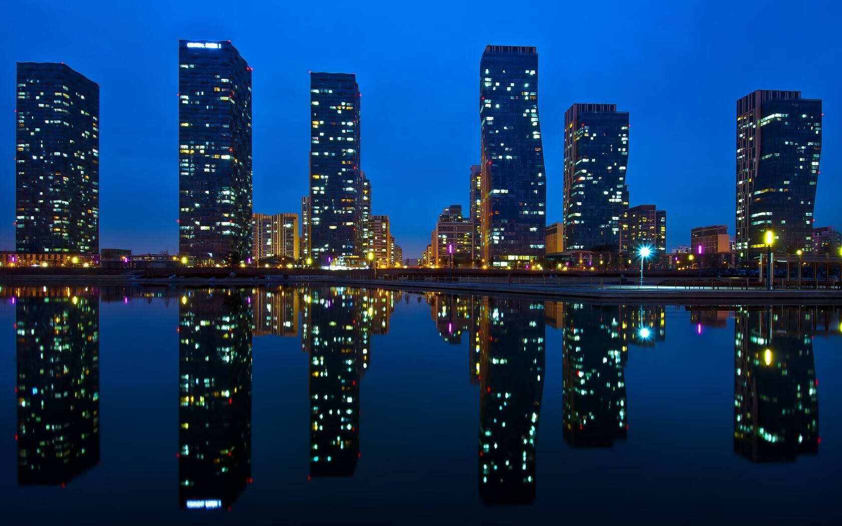 雷火电竞充值-冰封铁壁与钢铁雄狮，罗德里戈用一场球征服两种哲学