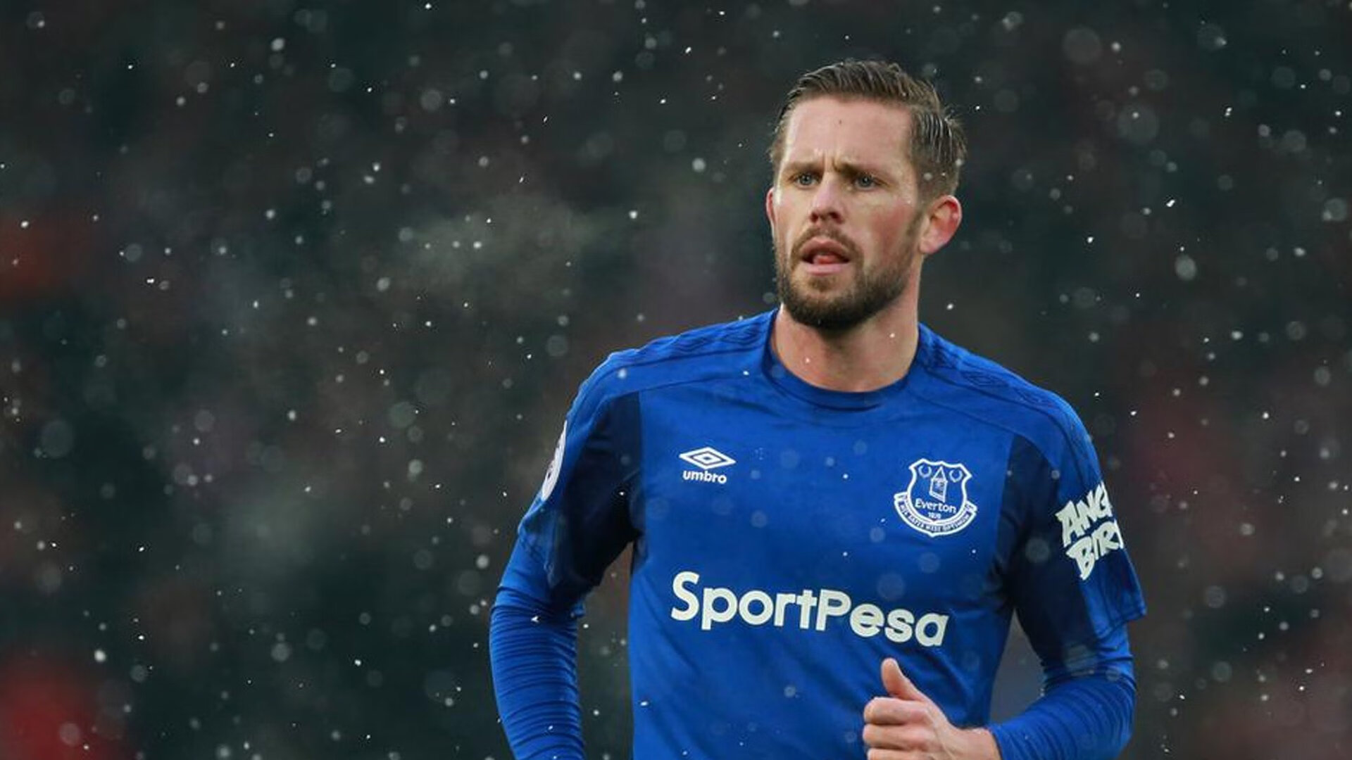 巨翅遮天，弹道修正，切特·霍姆格伦如何用一记三分改写比赛物理法则